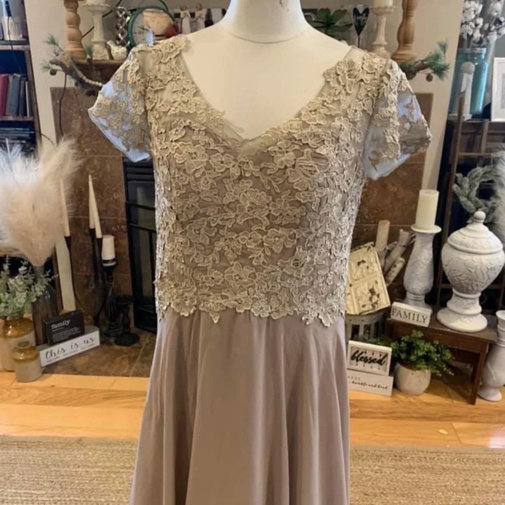 Corset Back Lace Appliques and Chiffon Mother of The Bride Dress Size 12 NWOT - Picture 2 of 5